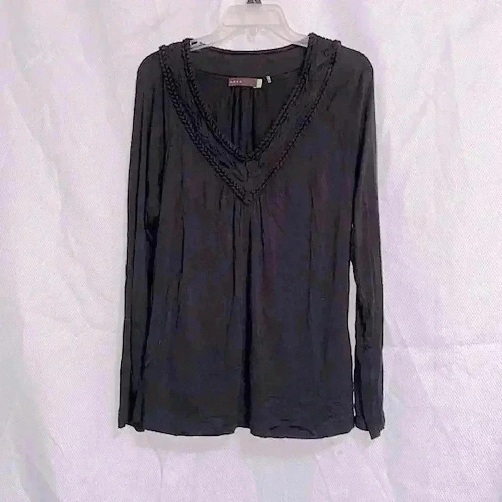 Womanโs Area black knit shirt top